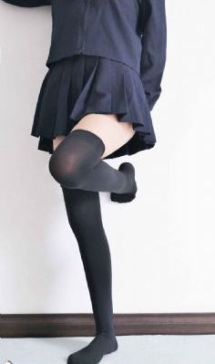 裙子里面有怪兽_BD英语天堂在线